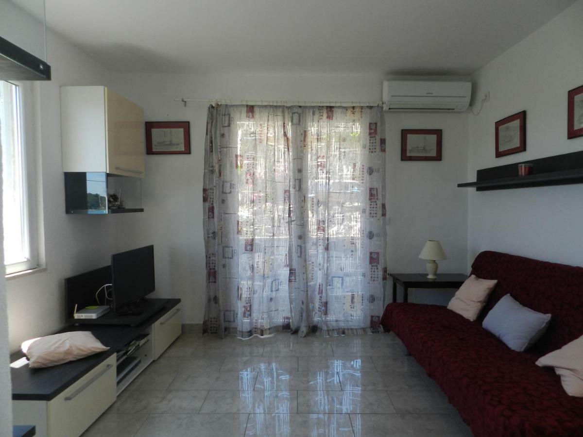 Apartment Eli Lumbarda Bagian luar foto
